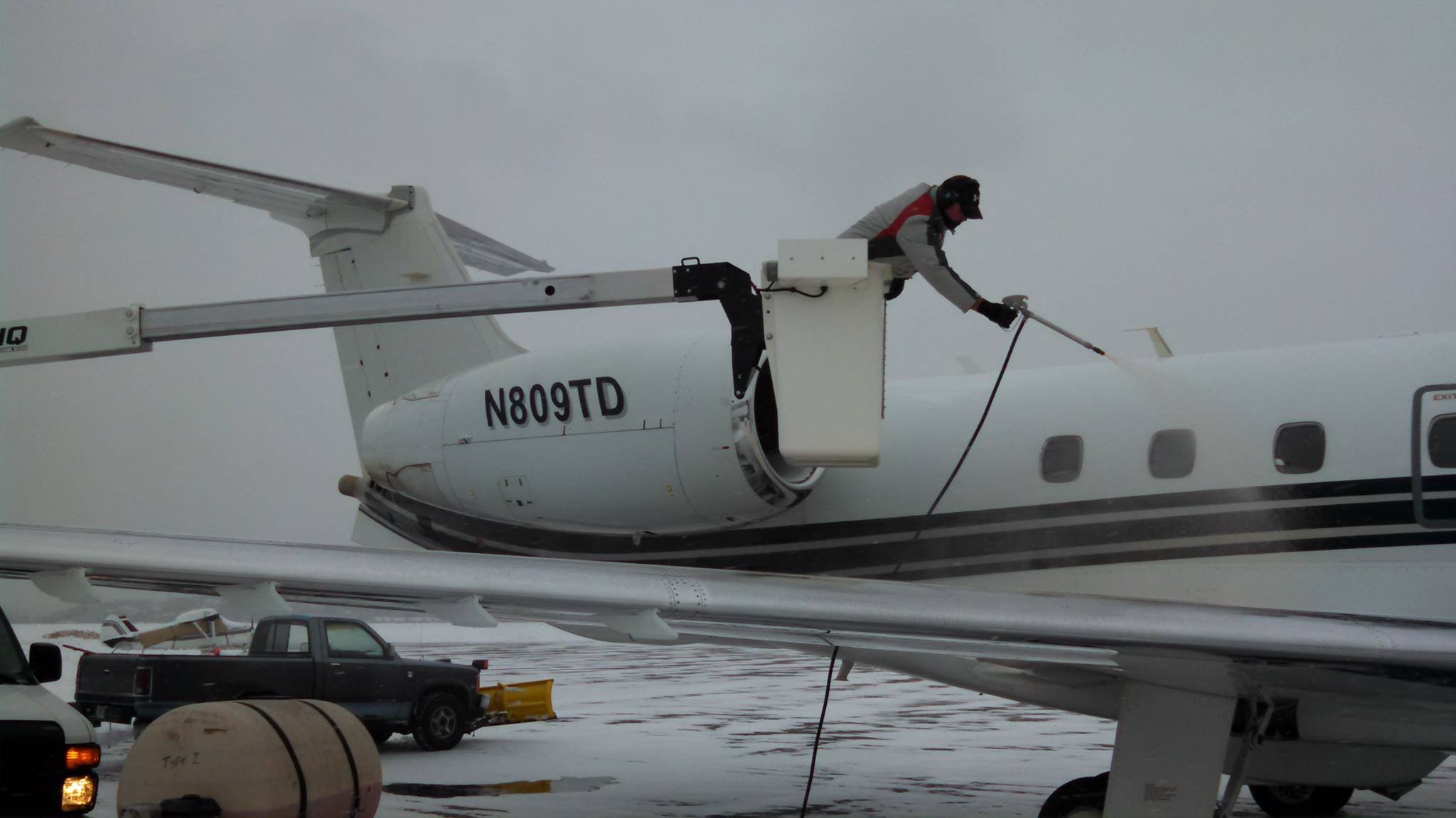 De-ice with bucket truck